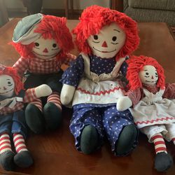 ❤️💙 Vintage Handmade cloth Raggedy Ann and Andy Family Lot includes two 18" tall and two 12” tall. Hand embroidered faces. Smoke and pet free home.  