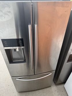 (33 Wide) Samsung Stainless Steel Refrigerator (Price Is $500)