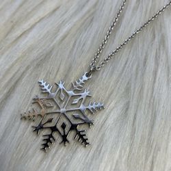 Snowflakes silver tone necklace