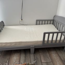 Toddler bed