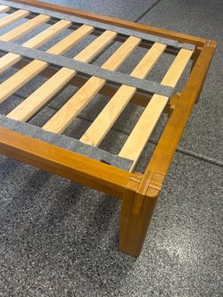 Thuma Twin Frame (walnut)