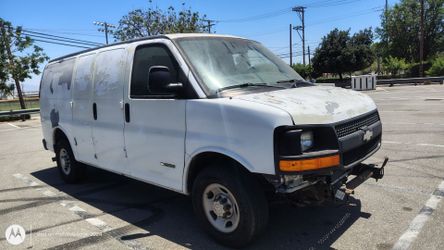 Chevrolet van 2500 gas 6.0