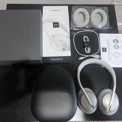 Bose Noise Cancelling Wireless Bluetooth Headphones 700, with Alexa Voice Control, Silver With Brand New Ear Cuffs
