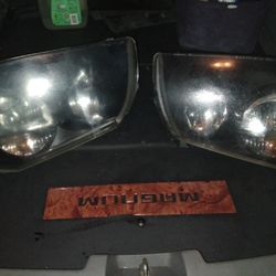 05 Dodge Magnum Headlights And housing. 