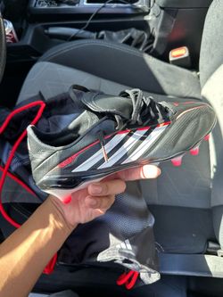 Soccer shoes