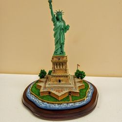 STATUE OF LIBERTY SCULPTURE 
