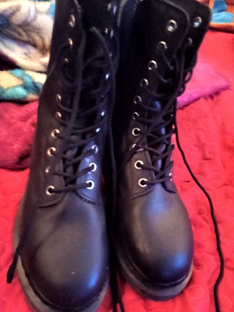 demonia combat boots size 7 mens