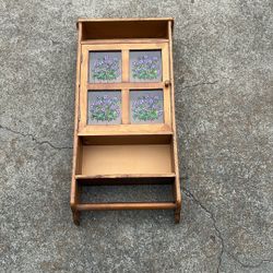 Cute Little Hanging Self Storge Thing 