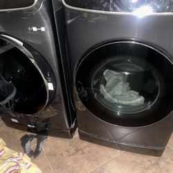 Samsung washer and dryer with pedestals