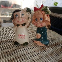 Adorable Vintage Christmas Salt And Pepper Shakers