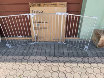 Frisco 3-Panel Pet Gate With Door (35”to 79”W x 30”H)Never Used $40 Firm on Price