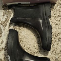 Peyton Chelsea Boots Womans Size11 Brand New With Box