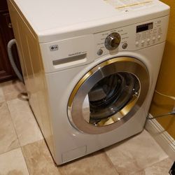 Lg Washer/Dryer Combo No Vent Needed And Plugs Into Normal 110 Outlet