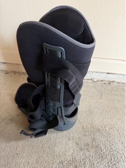 Boot for fractured foot