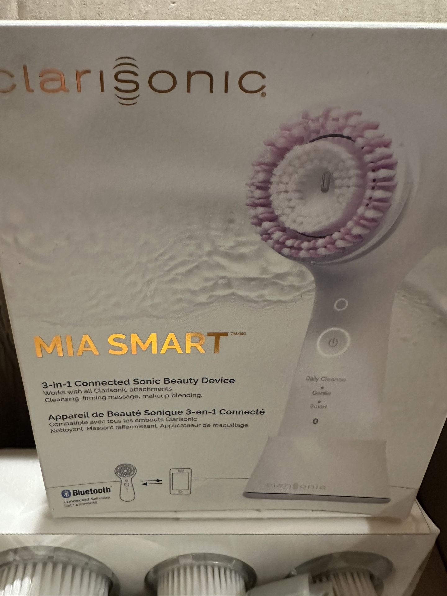 Clarisonic Face Cleaning Device Plus 70 Brush Heads- NEW