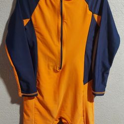 SIZE 6 BOY SWIMSUIT RASH GUARD (TRAJE DE BAÑO PARA NIÑO TALLA 6 AÑOS)