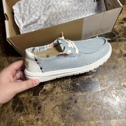 Girls Hey Dude Shoes Size 5