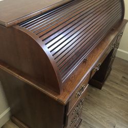 Vintage Roll Top Desk (Cherry Wood)