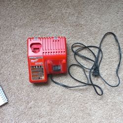 Milwaukee 12V Battery Charger 