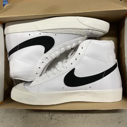 Nike Women's Blazer Mid '77 CZ1055-100.  Women’s Size 6