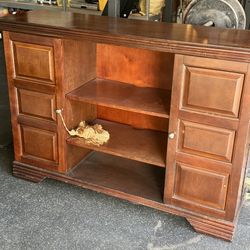 Entertainment center