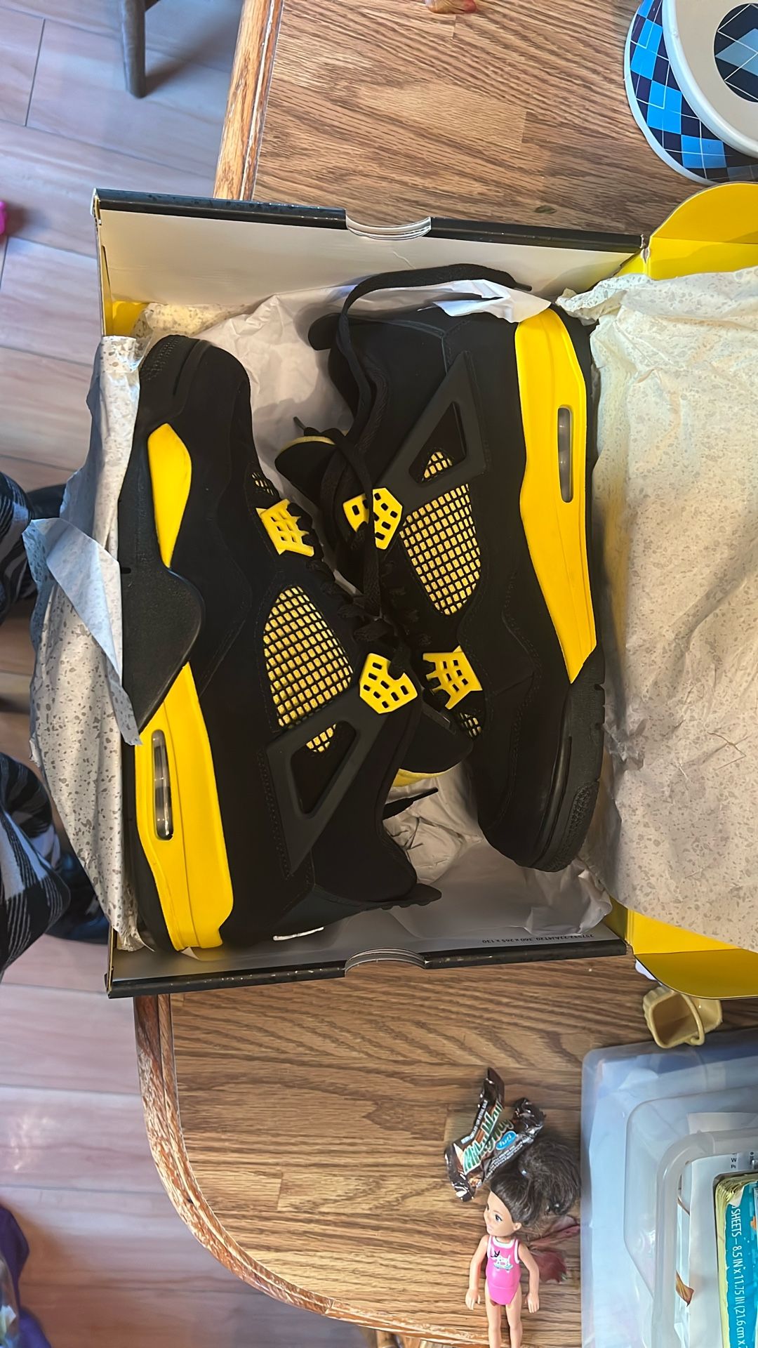 Jordan 4 Retro Thunder 2023