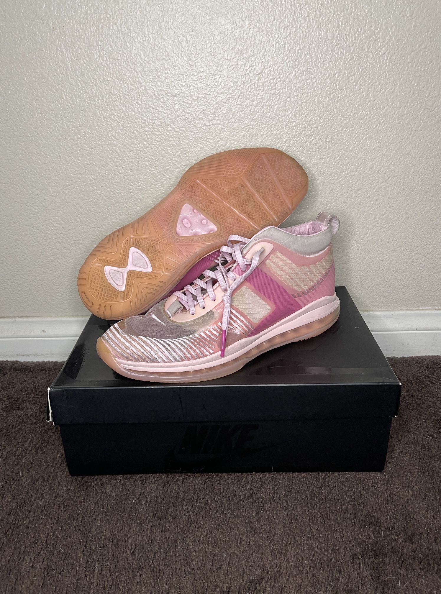 CLEAN 🧼 Nike LeBron Icon John Elliot “Tulip Pink” Size 13
