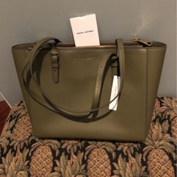 Marc jacobs Leather https://offerup.com/redirect/?o=VG90ZS5OZXc= W/tag