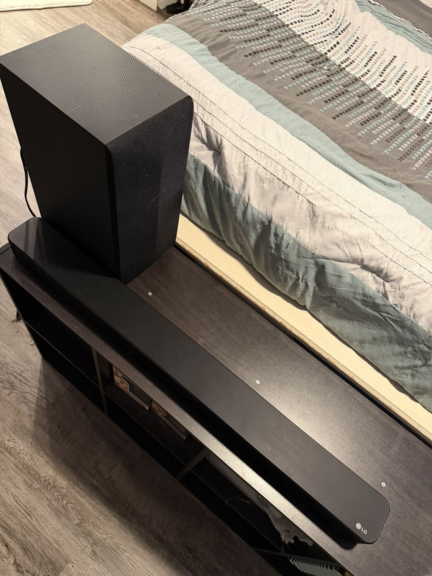 LG 2.1 Channel Sound Bar W/ Wireless Subwoofer