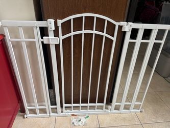 Summer Infant White Metal Arch Baby Gate Like new