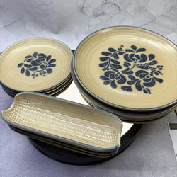 $10. Per piece. Assorted Vintage Pfaltzgraff Folk Art stoneware Dinnerware. Message me with what pieces you would like.  Dinner plates. (5) available.