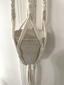 BOHO CHIC PLANT HOLDER WITH SMALL CERAMIC POT