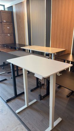 40” white Brand New Standing Desk