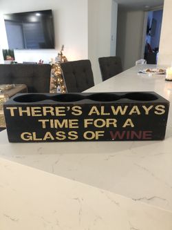 Wine bottle holder