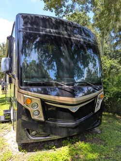 RV-READY TO TRAVEL-Motorhome, Fleetwood Excursion -35B