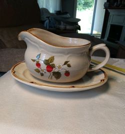 Vintage Sunmarc Endura Stoneware Gravy Boat & Saucer Set, La Fraise...