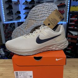 NIKE REVOLUTION SIZE 11.5 BRAND NEW