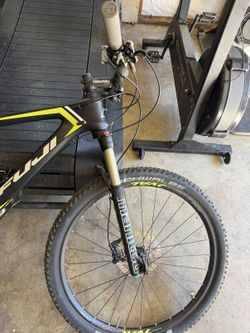 2015 Fuji SLM 27.5 2.1 Carbon Mountain Bike - Medium