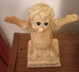 W & R Berries 1970 I Love You This Much Figurine Silliscupts Original