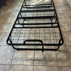 Base Para Colchón Twyn  En Buenas Condiciones  Precio Firme Spring Twyn Size.   Con Su colchón. 