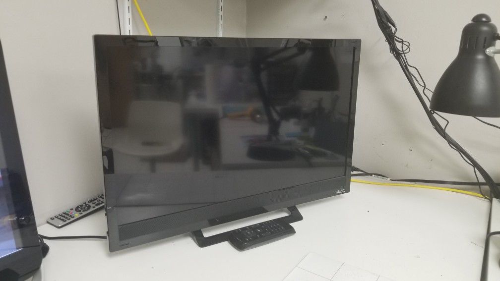 LED TV for Sale - Vizio D24H-C1 (24")