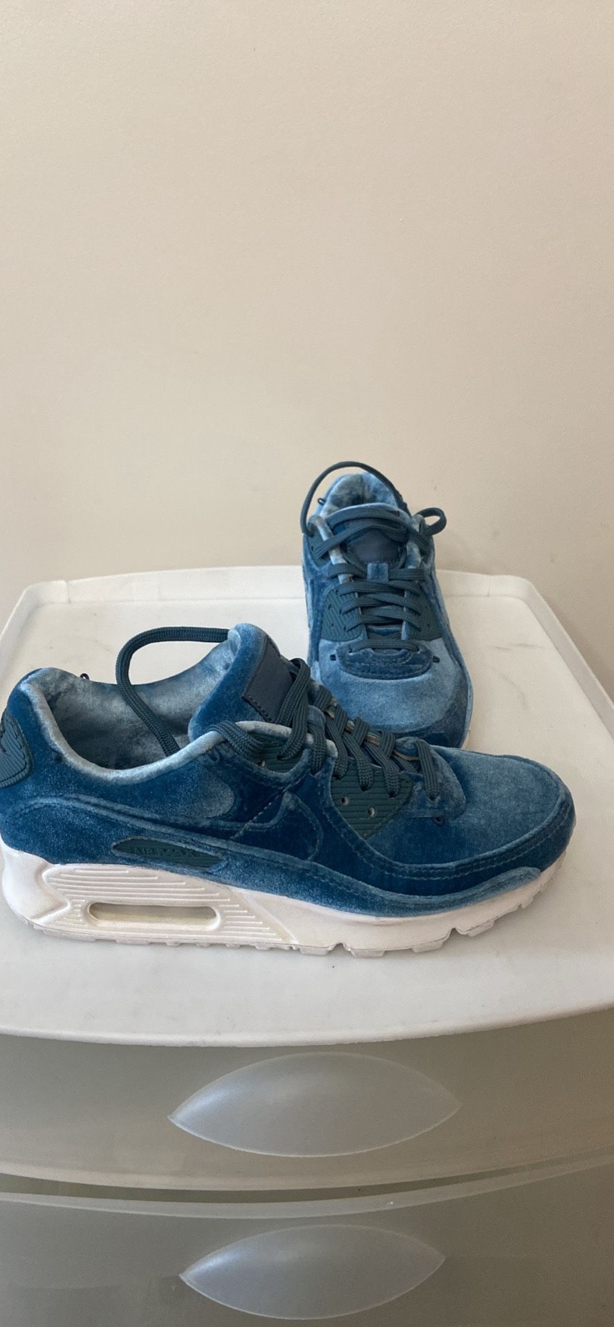 WMNS NIKE AIR MAX 90 PREMIUM ASH GREEN "LUCKY CHARMS" SZ 7.5 US. Address 👇