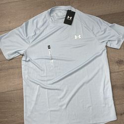 Medium under armor light blue tee dry fit shirt
