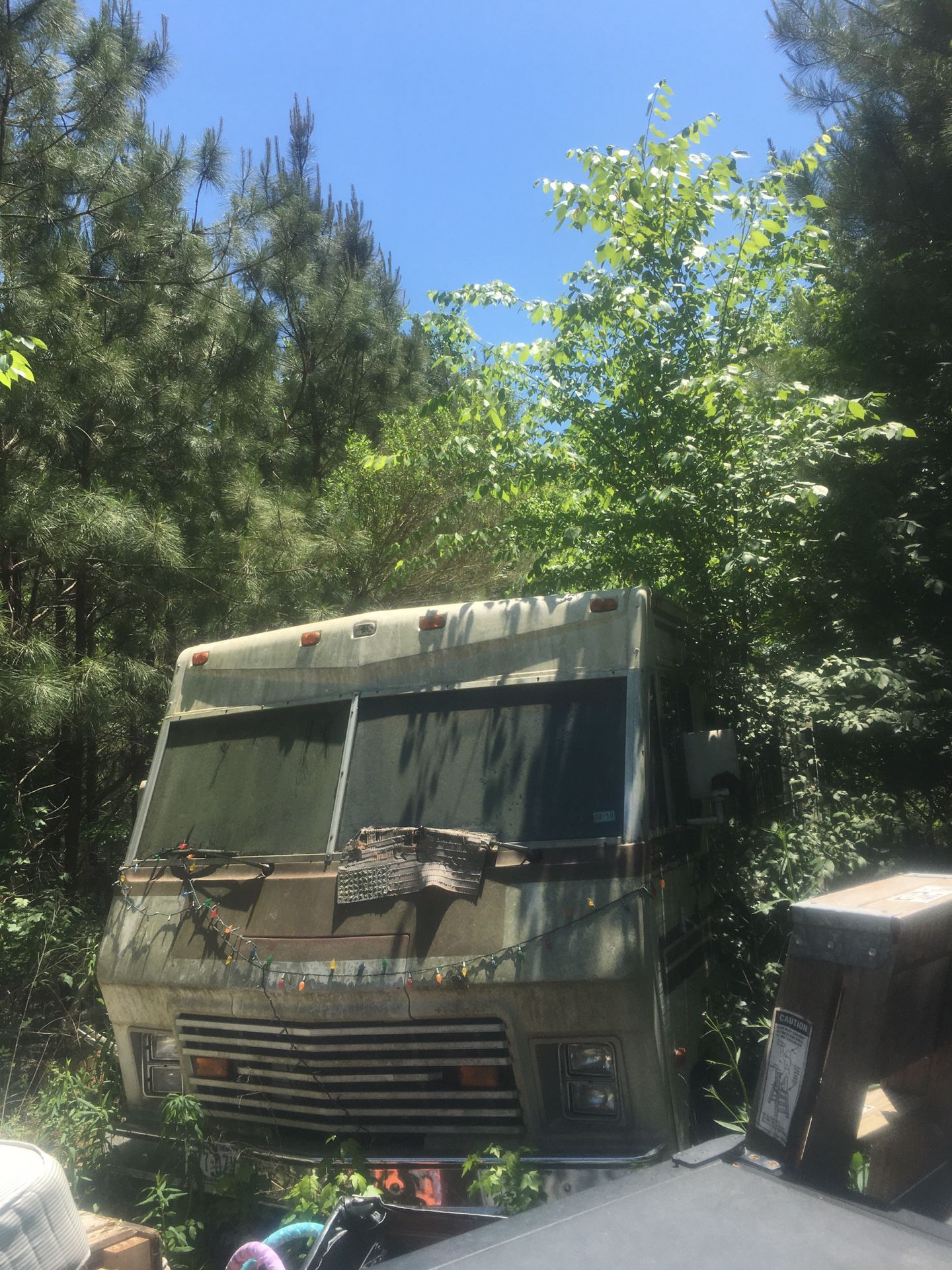 Photo Motor home needs cleaned can be used for deer lease