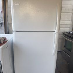 Frigidaire Top Freezer Refrigerator 