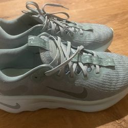 Nike Women’s Motiva Sneakers.  Size 10