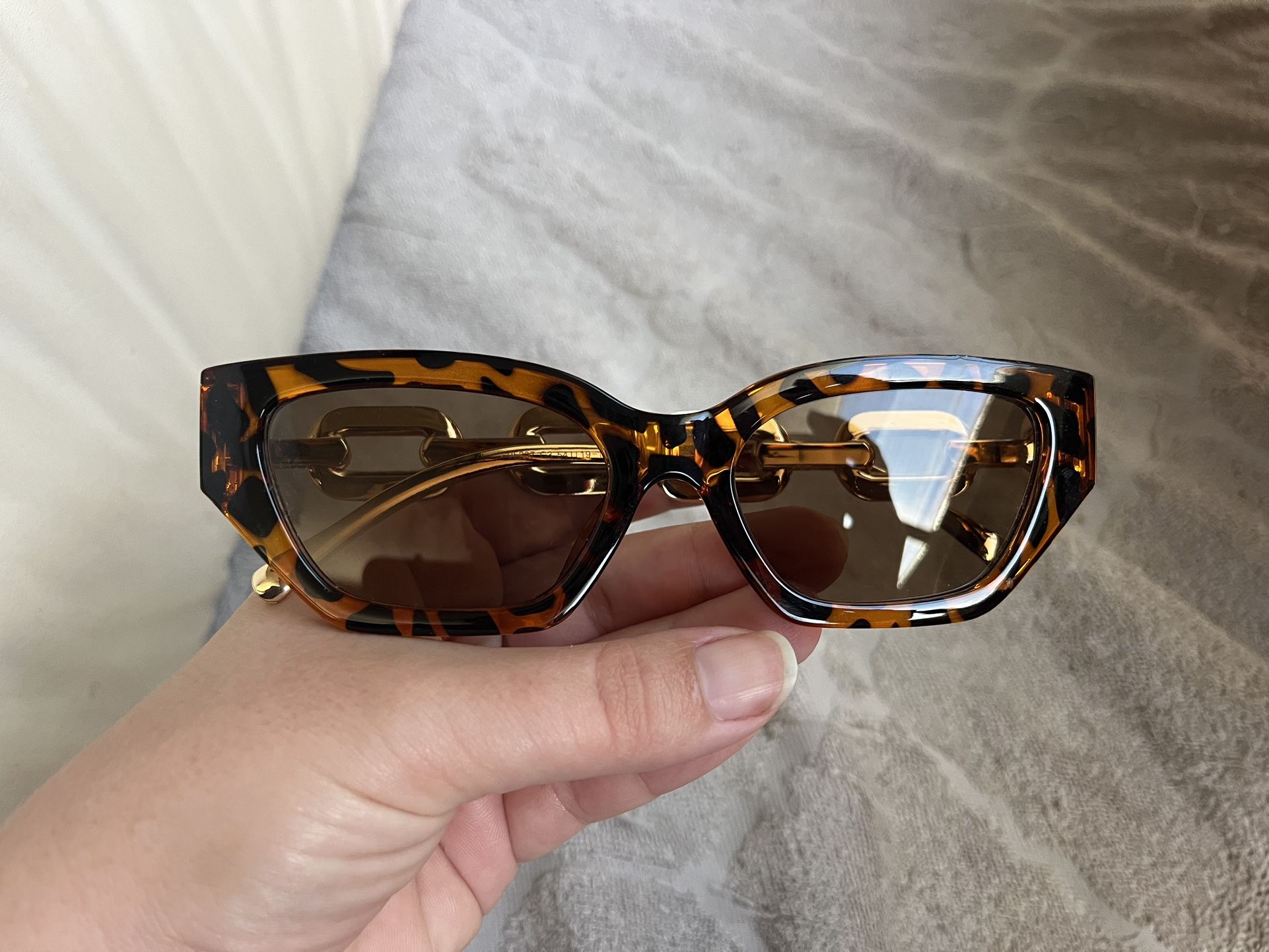 😎 brown tortoise shell brown lenses gold chain link temples cat eye sunglasses gently used condition #y2k
