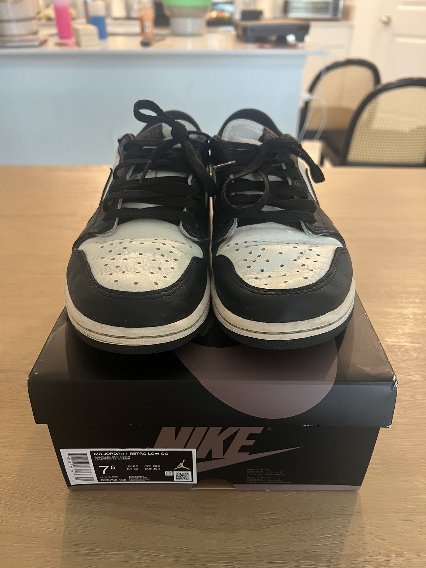 Jordan 1 Low Mocha 