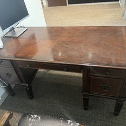 FREE DESK