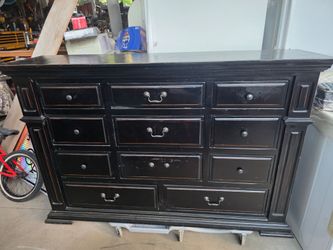 Dresser 11 drawers